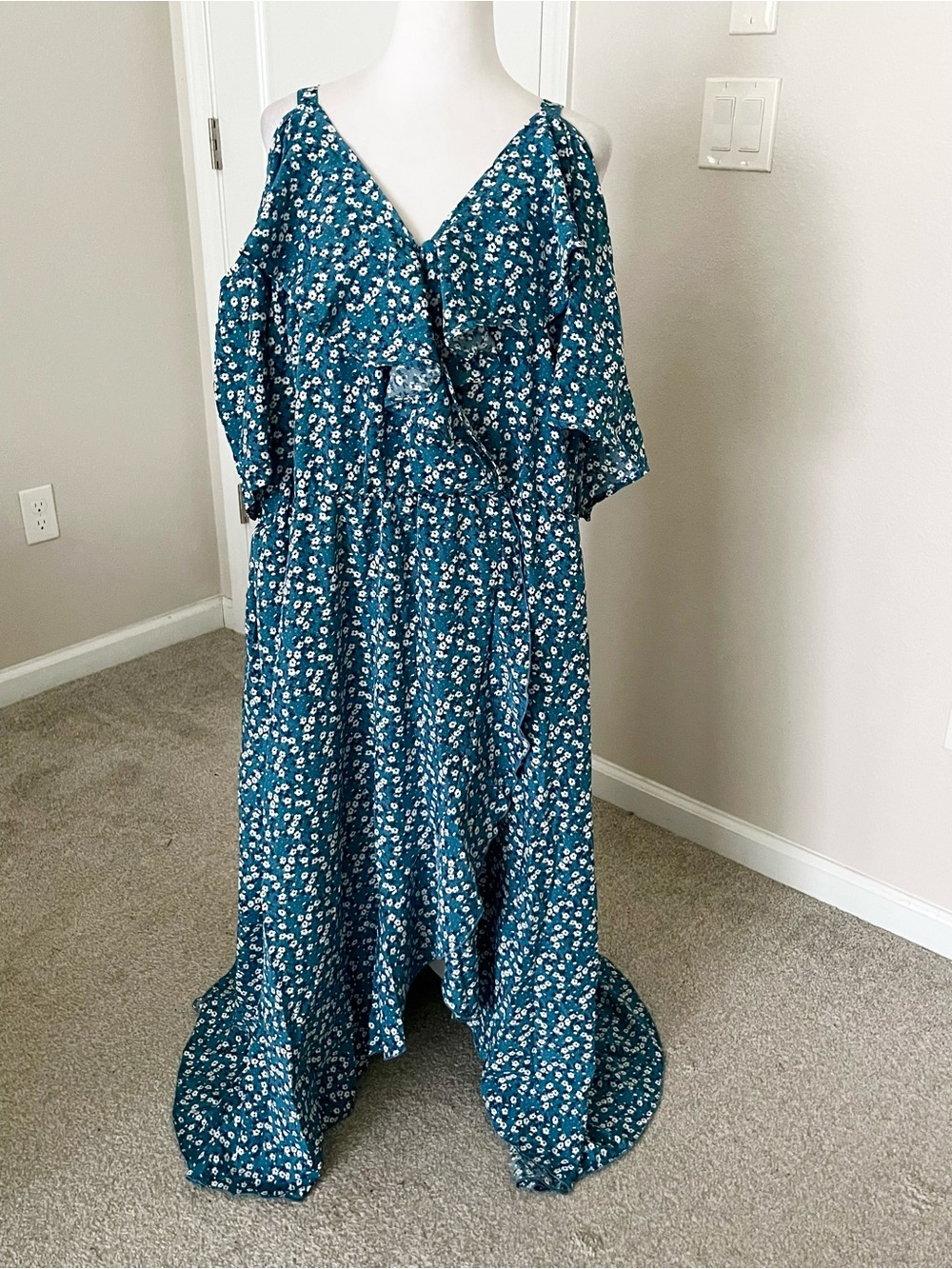 NWT BloomChic Floral High-Low Wrap Maxi Dress with Cold Shoulders Size 28